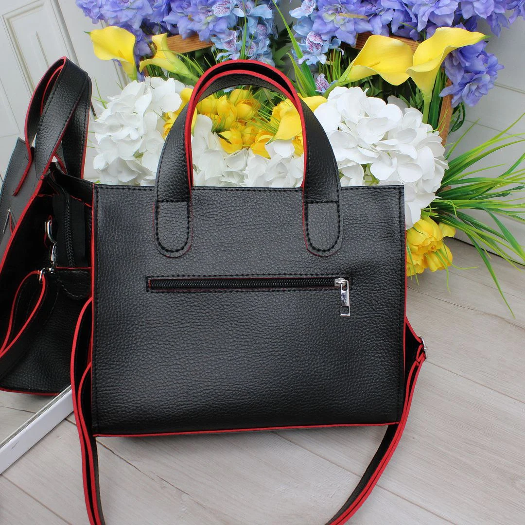 Жіноча сумка чорна з червоним класична, легка та багатофункціональна